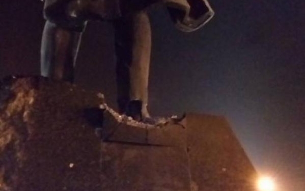 В Донецке ночью взорвали Ленина.  Украинские партизаны или адепты Путина?