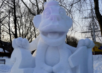Снега много не бывает! В «Сказку» зовут лепить скульптуры из сугробов