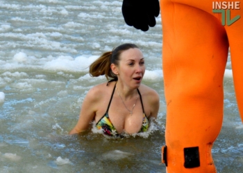 Купайтесь! Николаевцы прошли обряд очищения в праздник Крещения