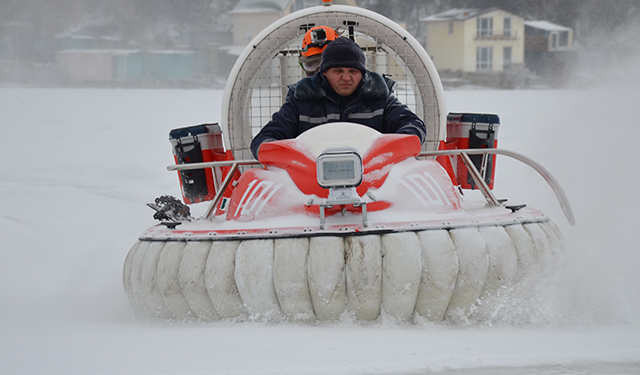 Николаевские спасатели провели рейд по льду в районе городского пляжа «Стрелка»
