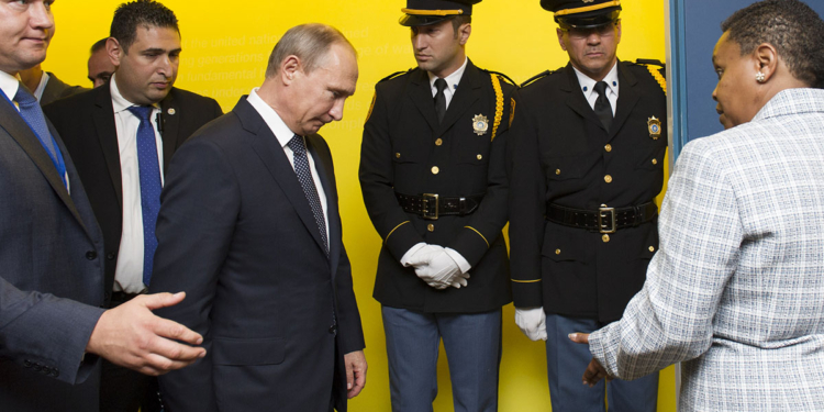 Над Путиным слетаются “черные лебеди”