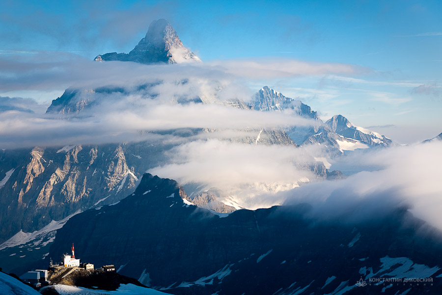 В Альпах легкомоторный самолет врезался в вершину ледника, четверо погибших 1