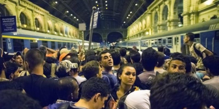 Германия задумалась над упрощением правил депортации мигрантов из-за нападений на женщин