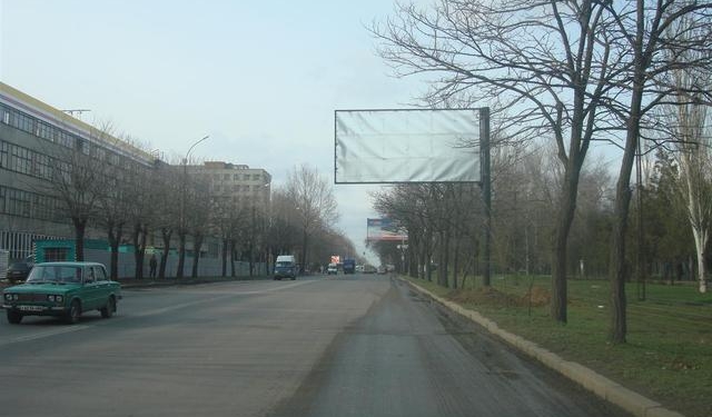 “На Сенкевича надежды больше нет”. Николаевские активисты решили сами демонтировать бигборды