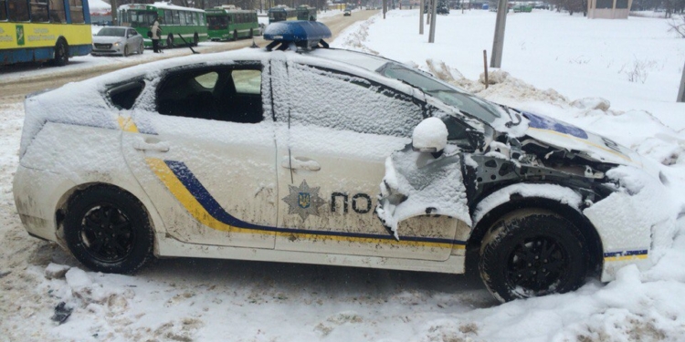 Полицейское авто протаранило трактор в Харькове