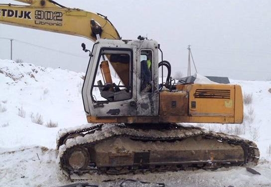 Неизвестный в Киевской области выстрелил из гранатомета в экскаватор предпринимателя