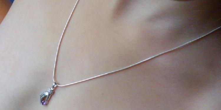 В Николаеве грабители жестоко избили женщину ради… серебряной цепочки