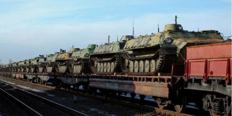 Из России зашел военный эшелон с техникой, – разведка