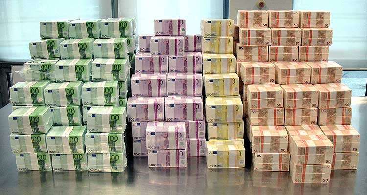 Простая удача или бонус за что-то хорошее? Компартия Испании выиграла в рождественскую лотерею 56 млн.евро 1