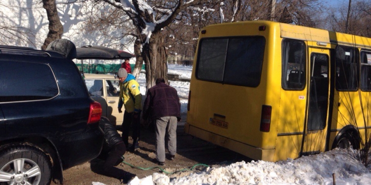 Ломаченко в Белгород-Днестровском спасал маршрутку из снежного плена