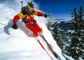 На Закарпатье спасатели нашли в горах заблудившегося туриста из Николаева, поиски еще одного туриста из Киева продолжаются