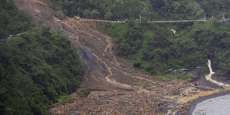 Пять жилых домов в Большой Коренихе признали попадающими в зону возможного оползня