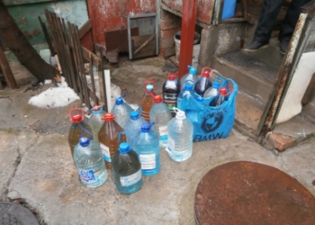 Участковые провели рейд по самогонным точкам Николаева, уничтожив почти 150 литров «самопала»