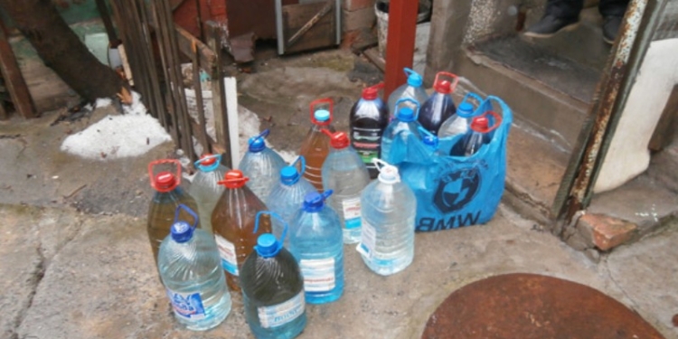 Участковые провели рейд по самогонным точкам Николаева, уничтожив почти 150 литров «самопала»