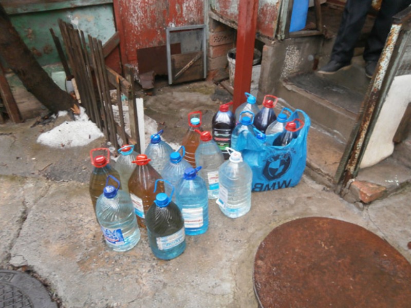 Участковые провели рейд по самогонным точкам Николаева, уничтожив почти 150 литров «самопала» 2
