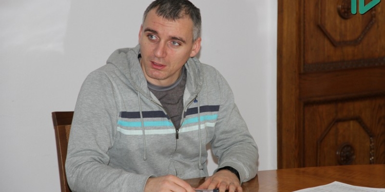 Мэр Николаева оценил работу коммунальщиков на 4 с минусом и пообещал купить эвакуатор