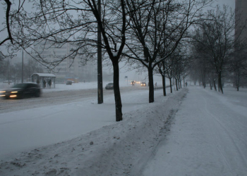 В Киеве продолжается обильный снегопад, пробки на дорогах достигли 10 баллов