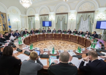 Порошенко назвал ВПК двигателем экономики и вспомнил о корвете
