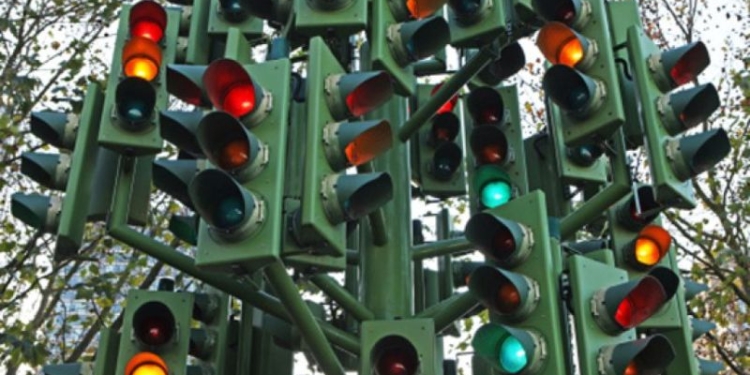 На содержание светофоров, нанесение разметки и установку дорожных знаков в Николаеве в 2016 году потратят более 11 миллионов гривен