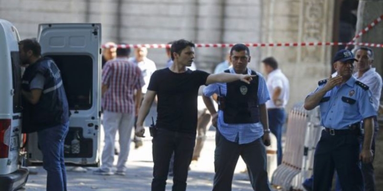 В центре Стамбула прогремел мощный взрыв, есть раненые