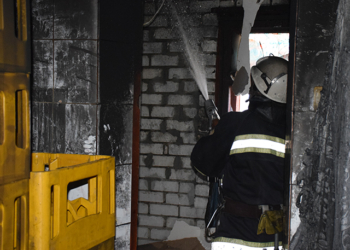 В пункте приема стеклотары на ул.Карпенко в Николаеве загорелись пластмассовые ящики