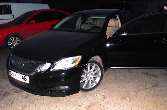 Николаевцы купили в Крыму Lexus и Toyota Camry с поддельными документами