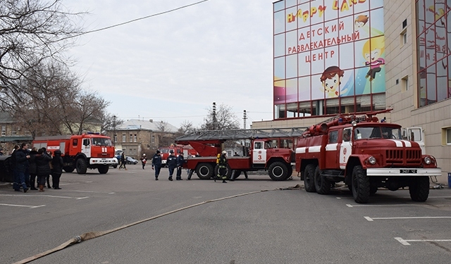 В Николаеве «Сити Центр» не горел: спасатели учились действовать в случае пожара в «Мультиплексе»