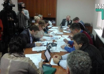 Николаевские “оппозиционеры” устроили “футбол”, остановив механизированную уборку в городе