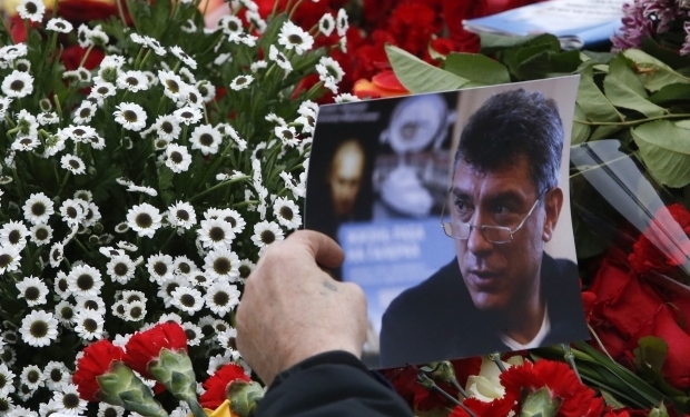 В годовщину убийства Немцова полиция РФ уже провела первые задержания, в Москве замечены военные грузовики