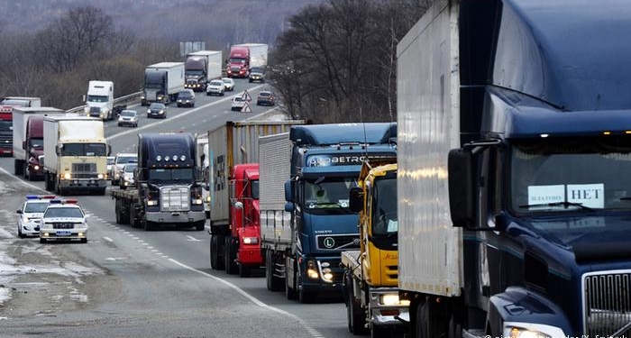 Российские фуры блокируют в девяти областях Украины