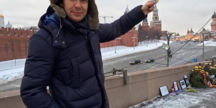 Кремль украсили сердечком в цветах флага Украины: опубликовано фото