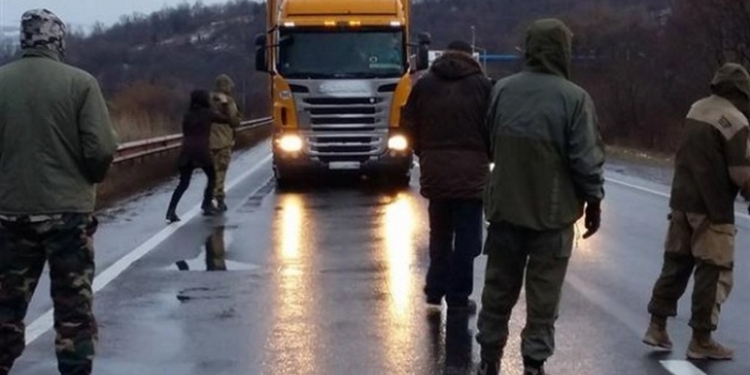 Мининфраструктуры договорилось с Россией о возвращении украинских водителей домой. Если наши активисты не будут блокировать российские фуры