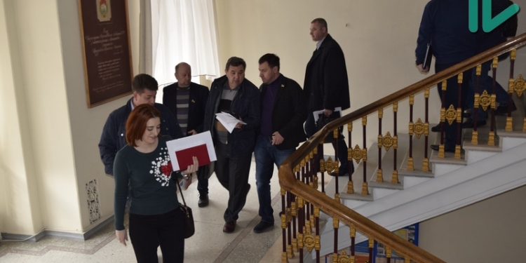 Первый блин комом: николаевские депутаты из комиссии по ЖКХ отказались работать под прицелами онлайн-камеры