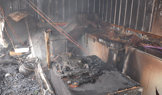 На пр.Ленина в Николаеве горел торговый павильон: товар соседних киосков был поврежден