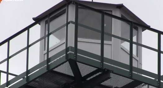 Начеку. На границе с Крымом установили наблюдательные вышки