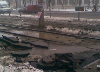 За чей счет “банкет”. В Николаеве вместе со снегом “растаяли” капитально отремонтированные дороги. Кто виноват?