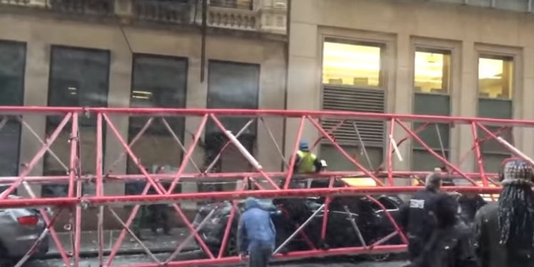 В Нью-Йорке упал башенный кран