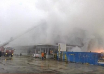 Ужгород в едком дыму – горит универмаг «Украина»