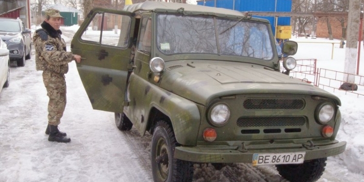 Первомайские медики передали на нужны АТО восстановленный УАЗик