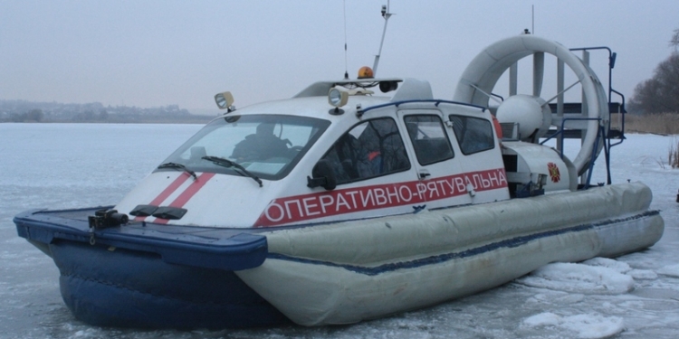 Сезон дрейфующих на льдинах рыбаков: на Каховском водохранилище спасли больше 30 человек
