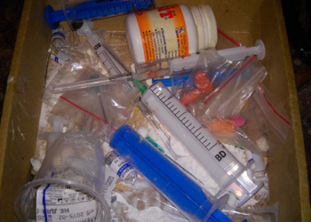 Совпадение: в доме одной из жительниц Николаева полицейские нашли и наркотики, и самодельное устройство для стрельбы