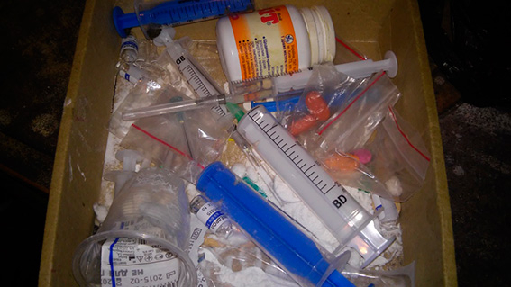 Совпадение: в доме одной из жительниц Николаева полицейские нашли и наркотики, и самодельное устройство для стрельбы