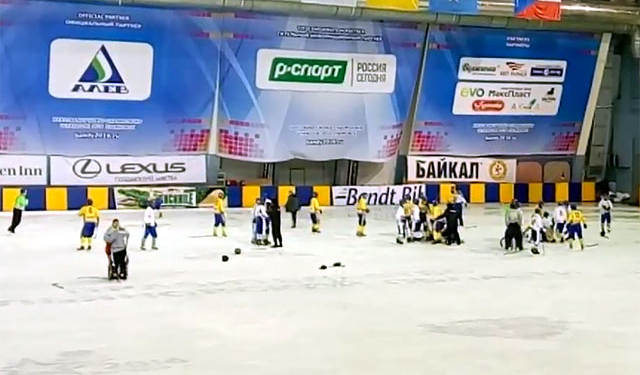 Украинцы подрались с монголами на чемпионате мира по хоккею с мячом