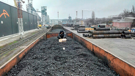В Николаевском порту в вагоне с углем обнаружили подозрительную коробку