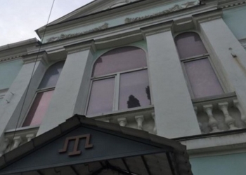 В здание Меджлиса в Херсоне бросили взрывчатку