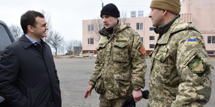 Губернатор Мериков передал 36-й бригаде внедорожник