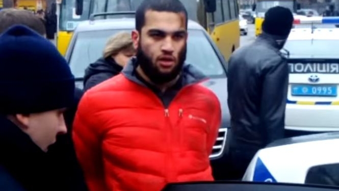 В Киеве нарушитель укусил полицейского и утверждал, что он атошник