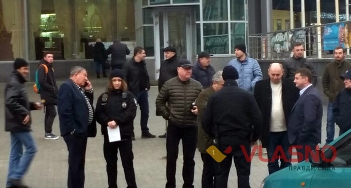 Отец Гройсмана получил возможность узнать патрульных поближе