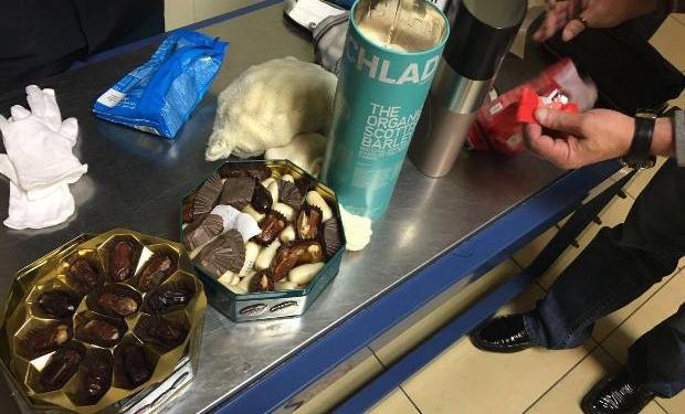 В аэропорту “Одесса” собака обнаружила кокаин у одного из пассажиров, который он пытался провезти в конфетах