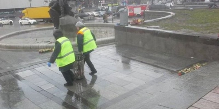 Киевские коммунальщики начали разбирать «третий майдан»